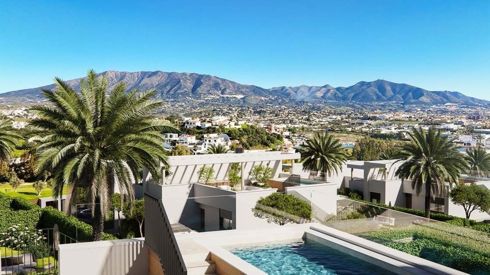 Solarium-Pool mit Bergblick